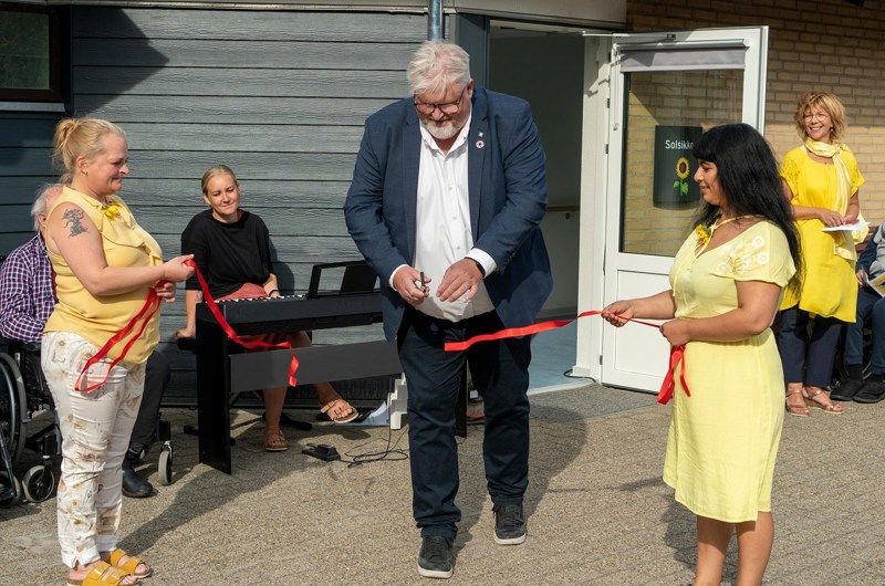 Udvalgsformand Jan Andersen (V) forestod den officielle indvielse ved at klippe den røde snor.