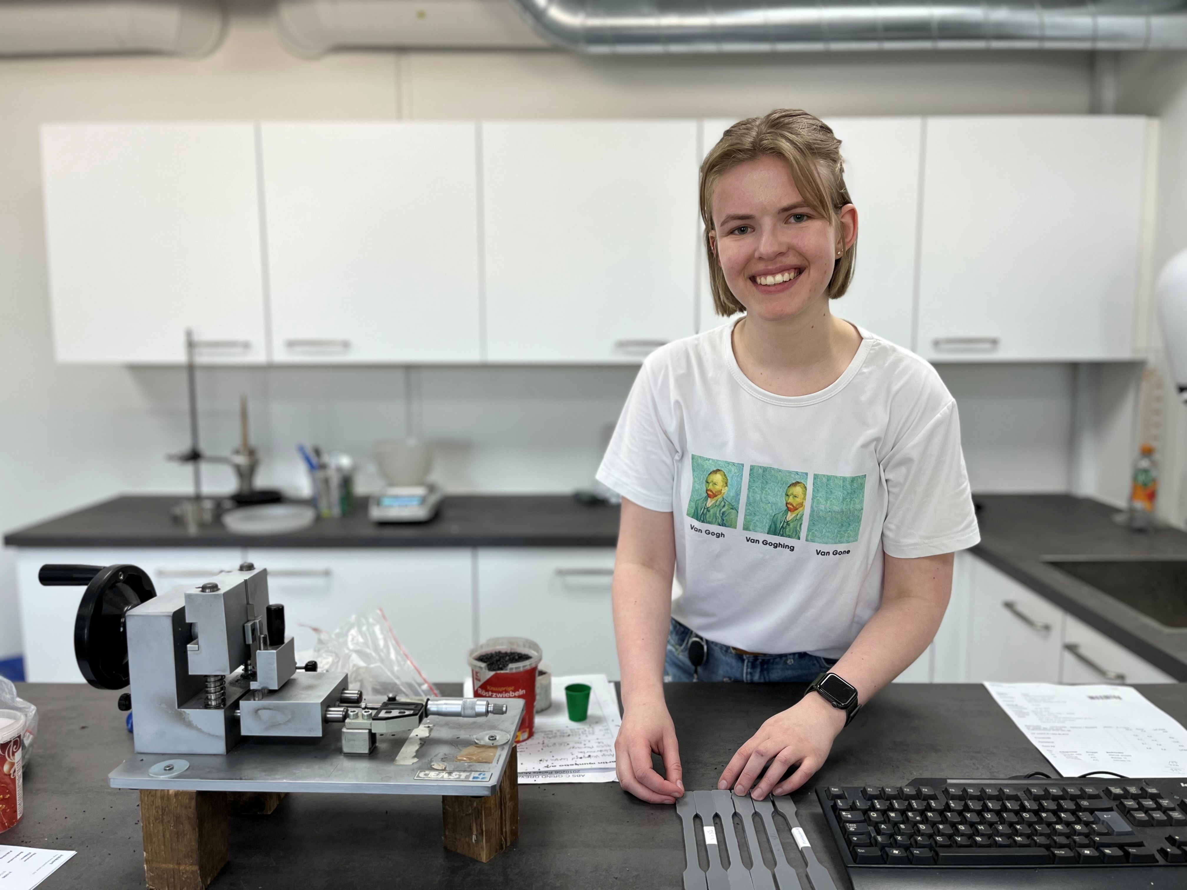 Maja arbejder med genanvendelse af plast og udvikler blandt andet på, hvordan kvaliteten af plastikken kan tilpasses kundernes krav omkring specifikke egenskaber.